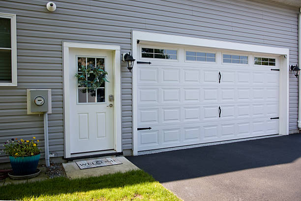 24/7 Emergency Garage Door Panel Replacement experts in Clay County County, KS